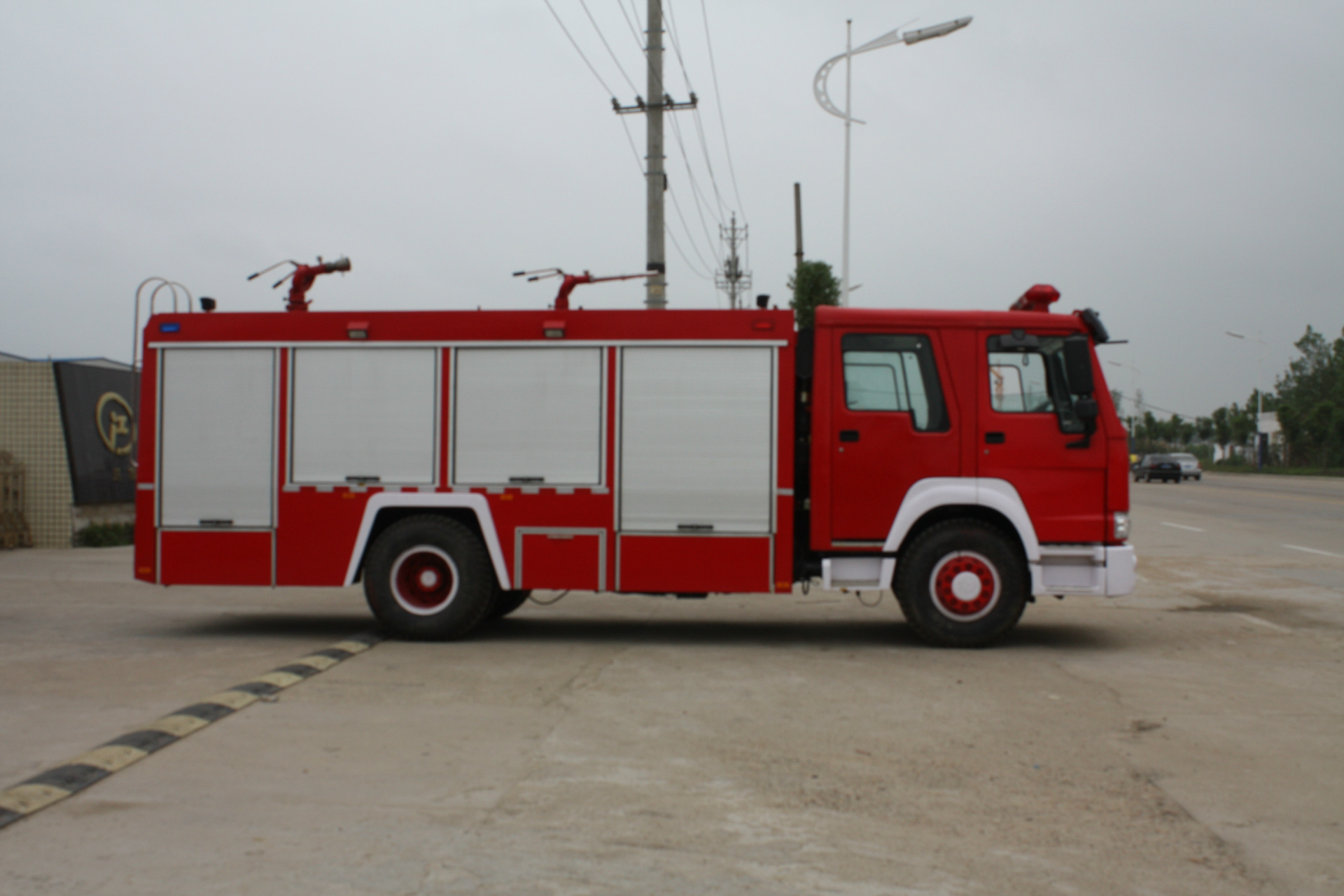 供应消防车侧照明灯射灯.