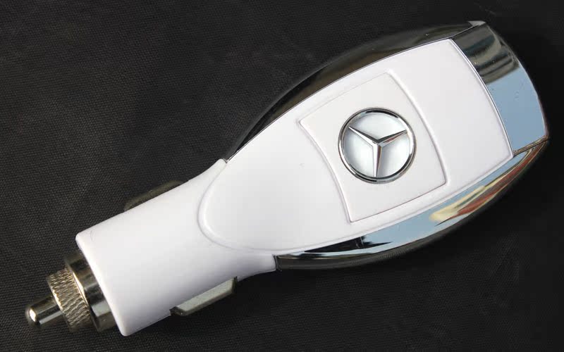 [供应]多功能车载充电器 盒装奔驰 usb数据线万能车充有专利 10-3d954