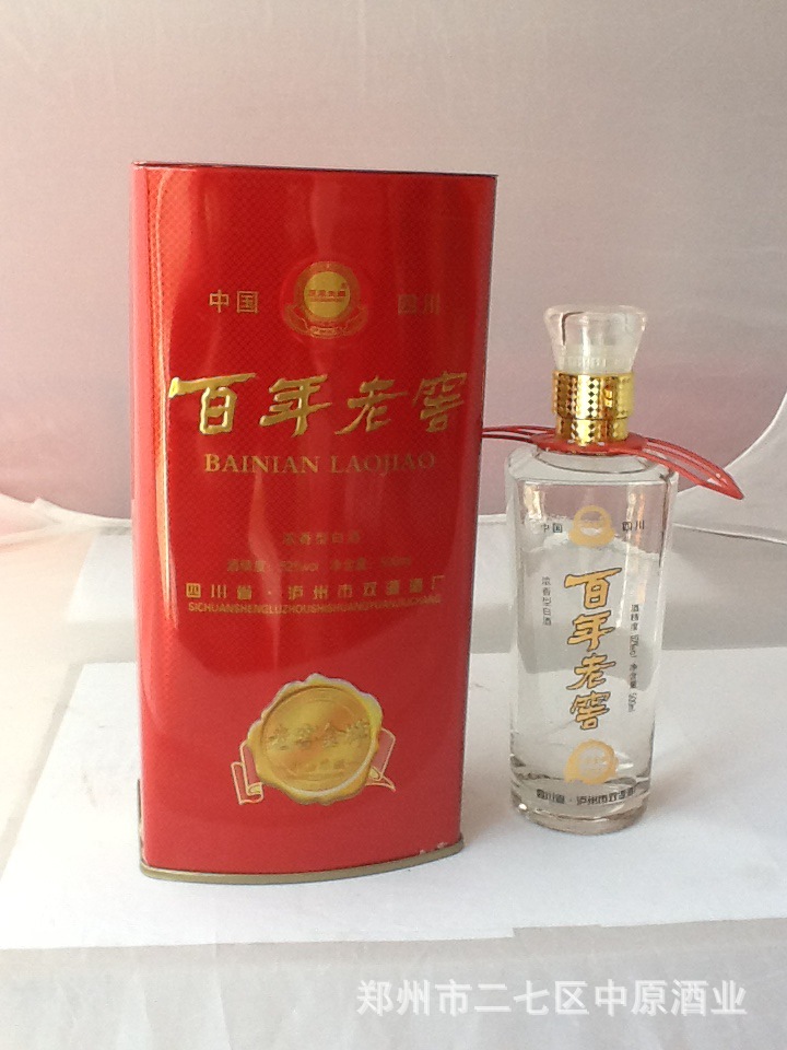1,52度,6瓶装,开天窗饭盒《老窖封坛》  泸州白酒,正宗浓香,酒质优级