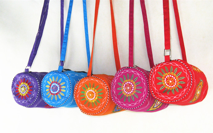 红凤凰民族绣花腰鼓包枕头包