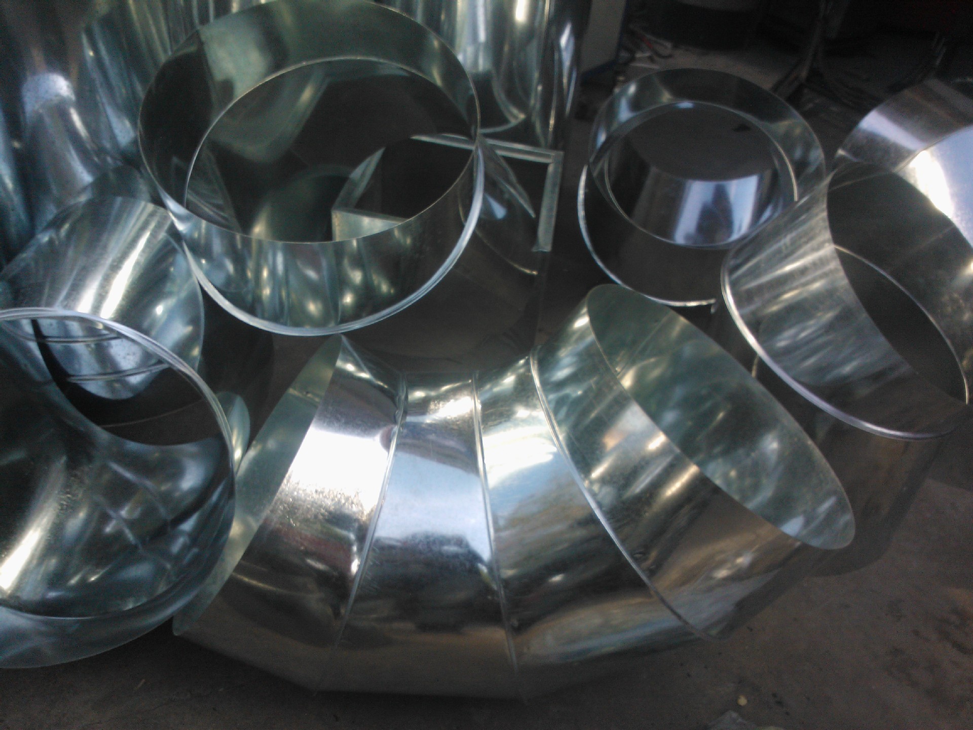 厂家供应消防管 排烟管 通风管弯头 空调管 欢迎来人洽谈