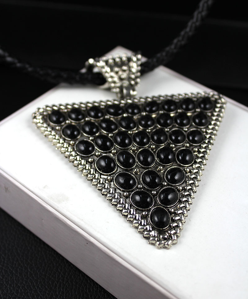 【欧美大牌夸张复古超大几何大三角形黑色铆钉项圈做旧效果短款项链】