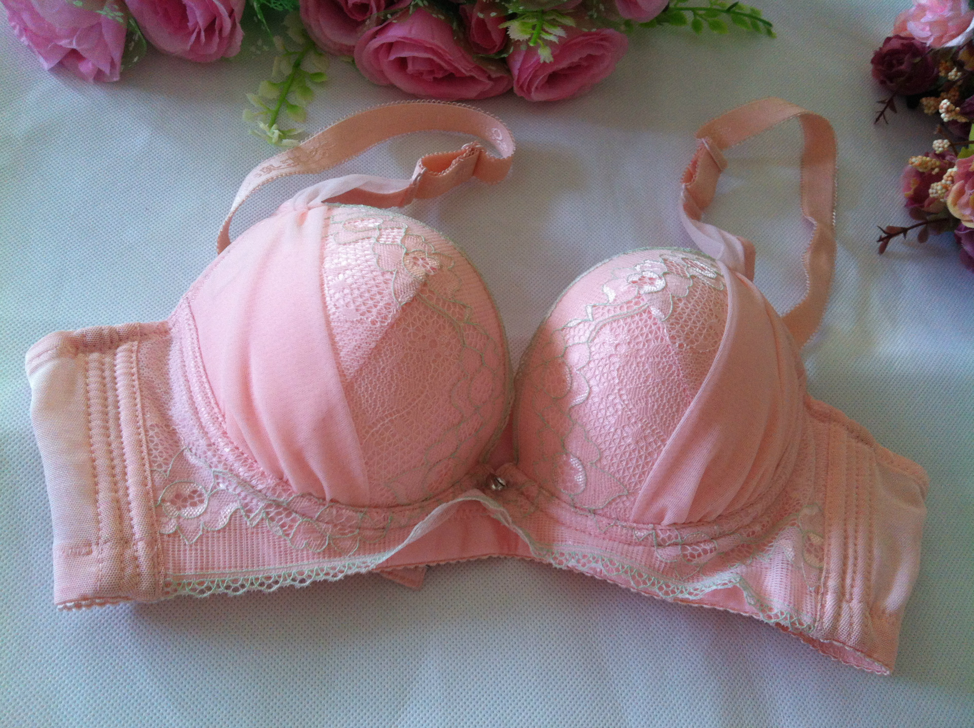 首页 内衣 文胸 供应文胸批发 薄棉c杯文胸 高档文胸 亏本清仓 b杯无