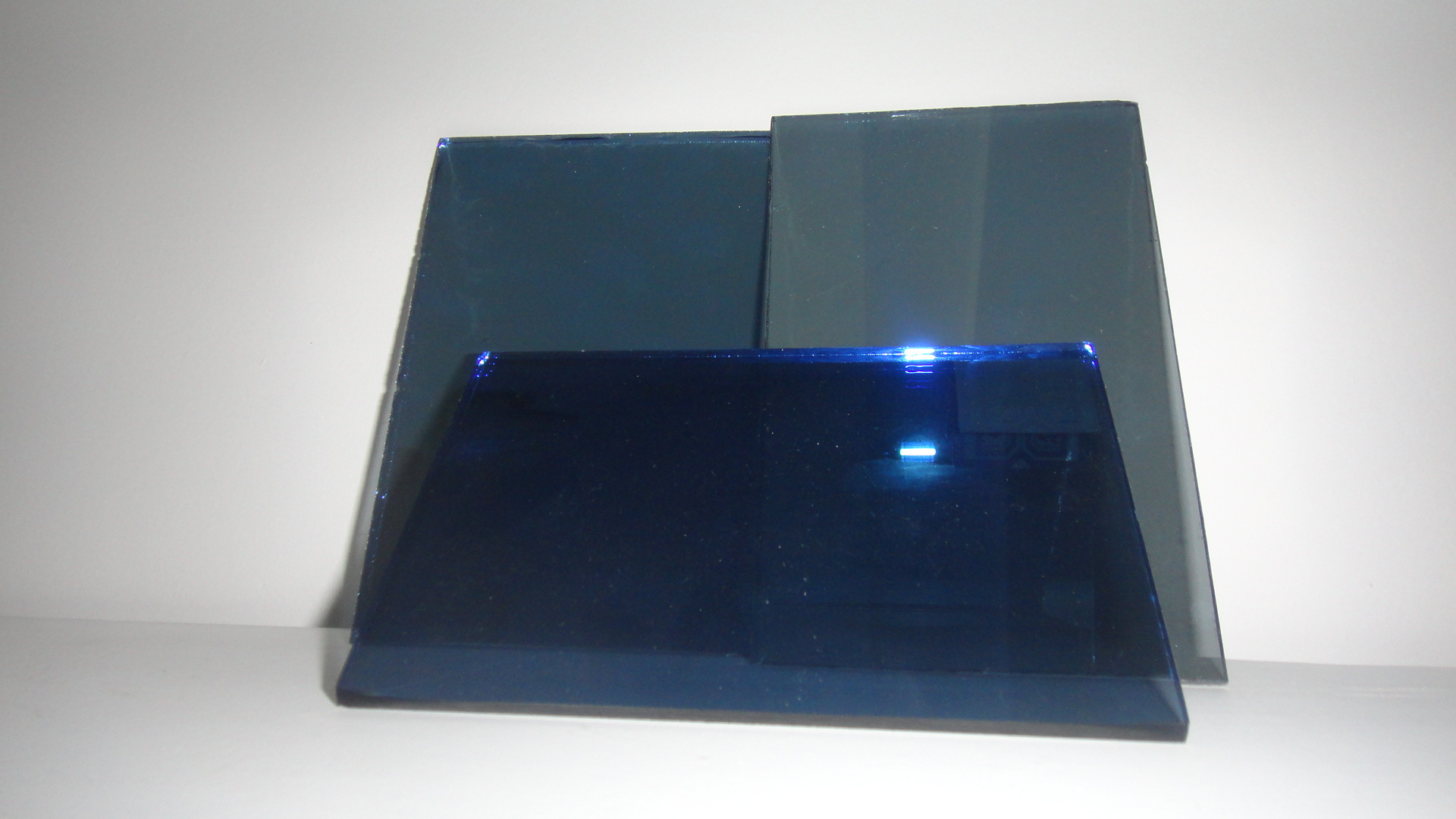 5mm深蓝镀膜玻璃宝石蓝镀膜玻璃反射玻璃 浮法玻璃 玻璃批发