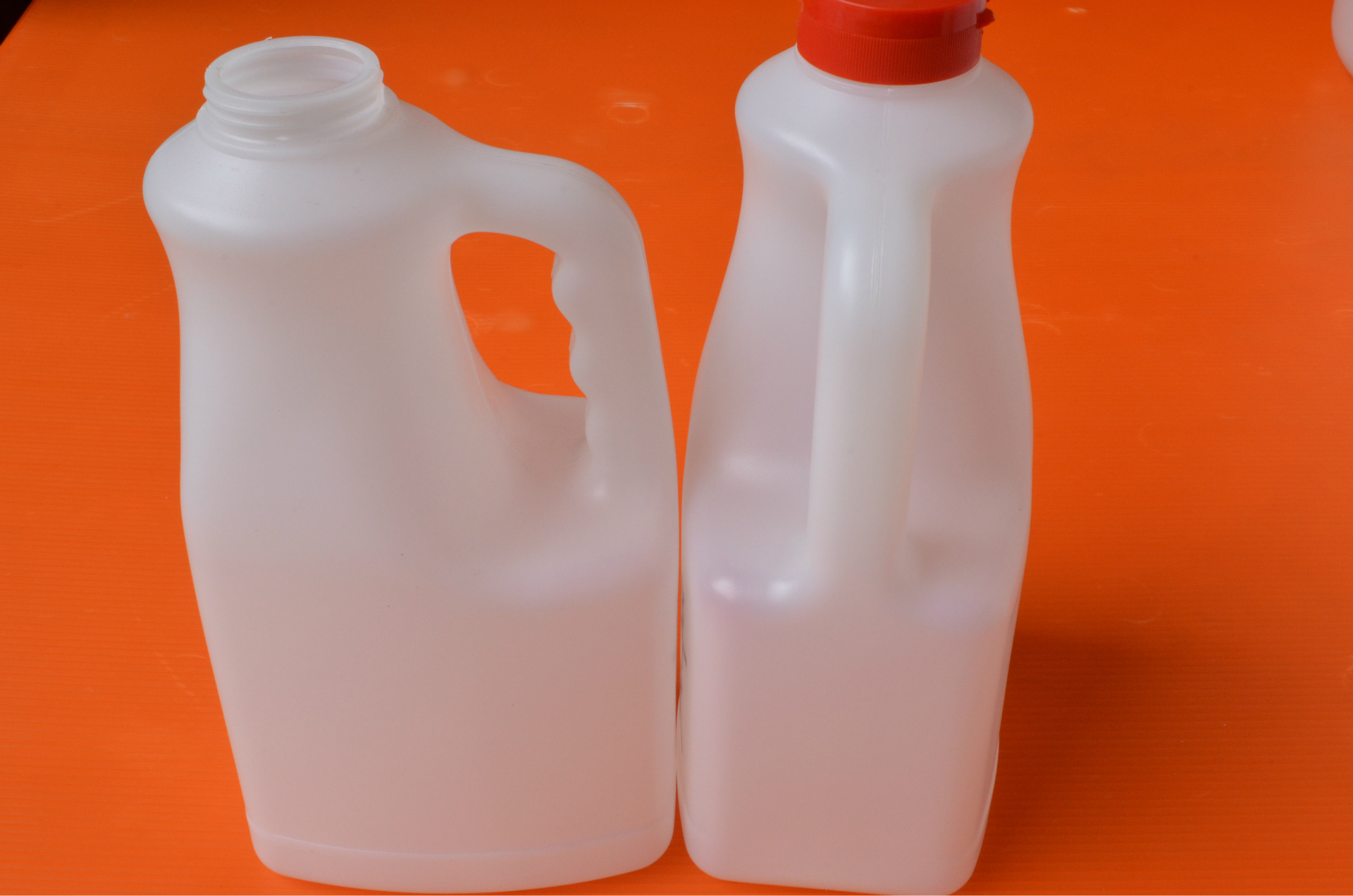 信誉佳欢迎订购2kg蚝油罐2kgpe胶罐5磅酱罐佛山建华塑料食品罐