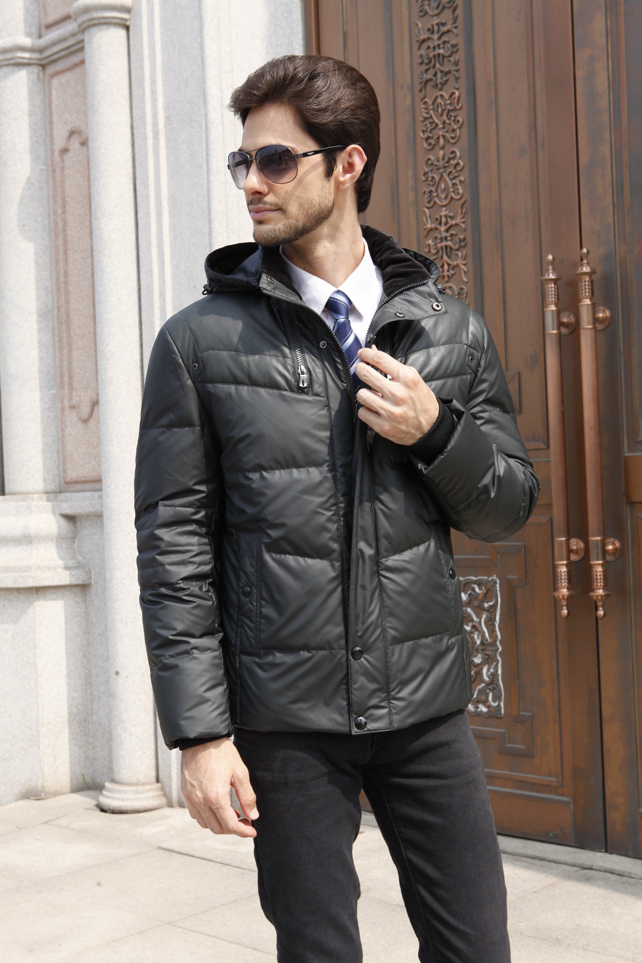 男款时尚休闲羽绒服 2013冬装新款男士连帽羽绒服外套 批.