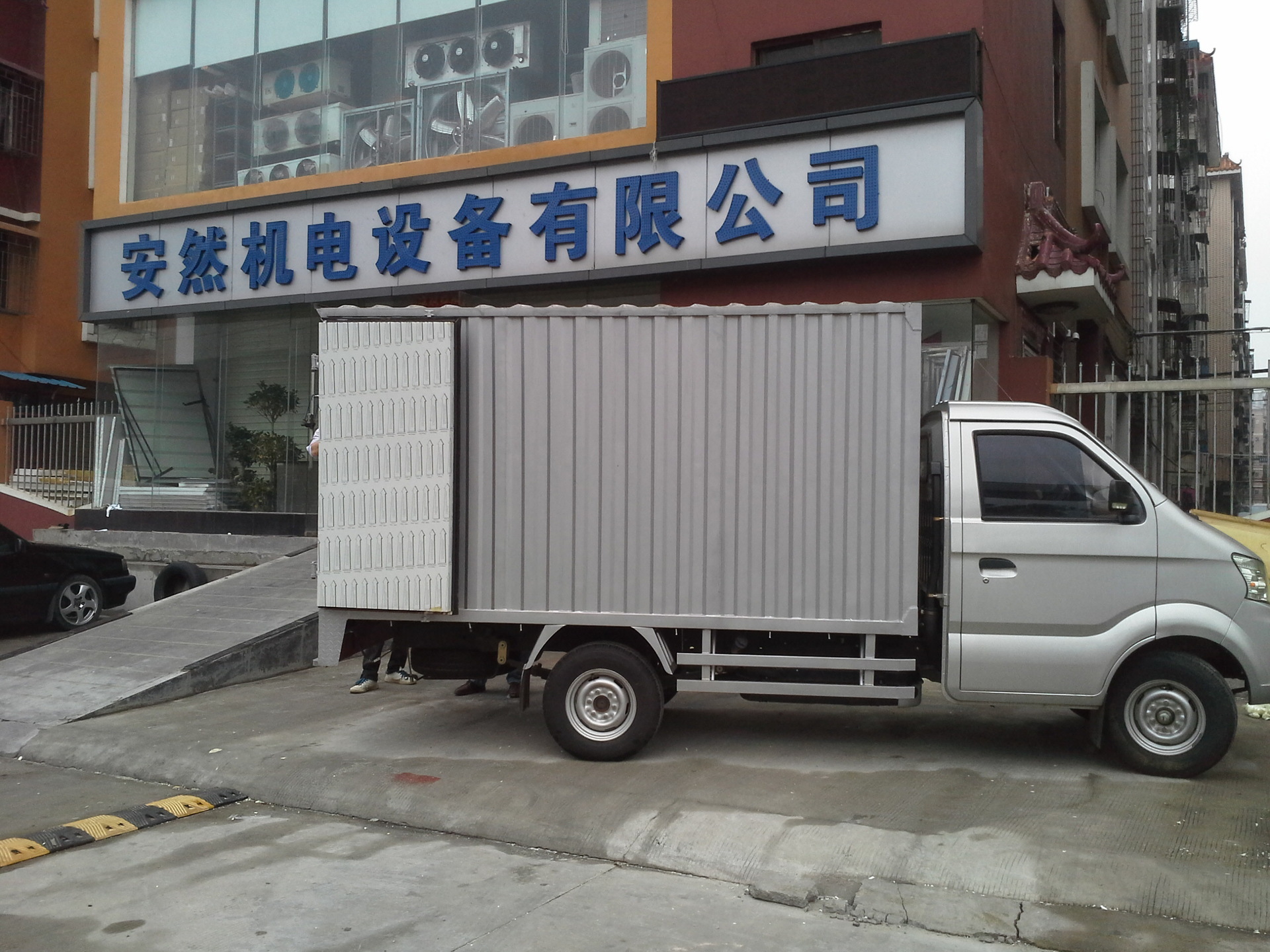 厂家专业定制冷藏保温车厢深圳保温车厢定制不限车型