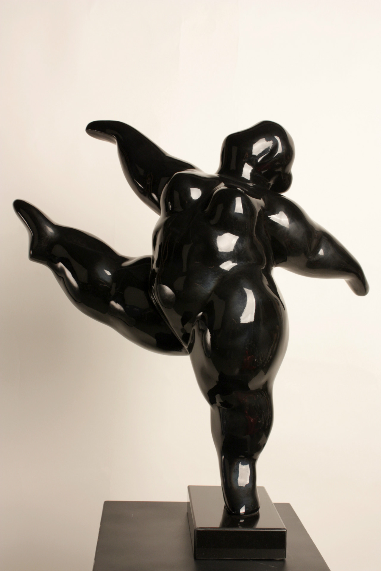 厂家直销 夸张人物造型雕塑 树脂雕塑 酒店会所摆件 软装饰品