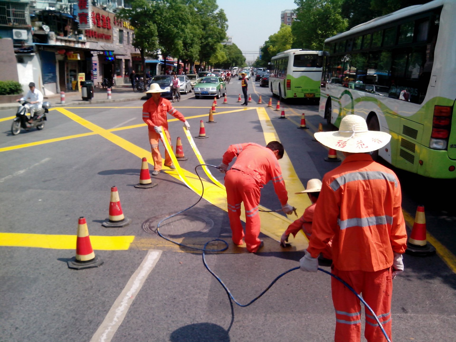 【专业品质】上海道路划线 商场楼宇道路划线 车库道路划线涂料