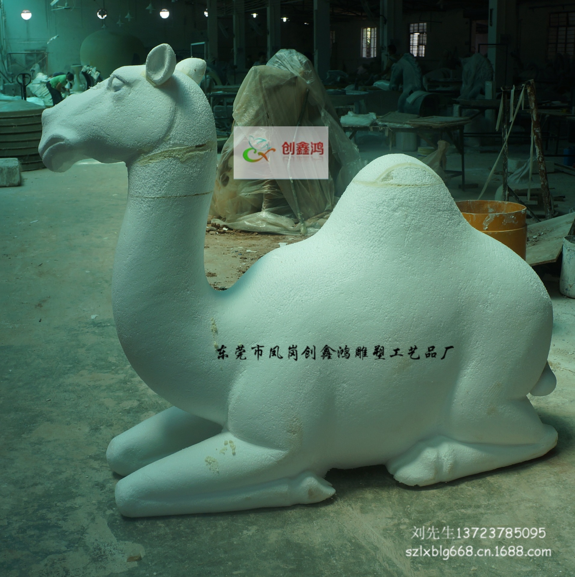 玻璃钢雕塑厂家供应玻璃钢动物雕塑手绘骆驼跪像雕塑造型