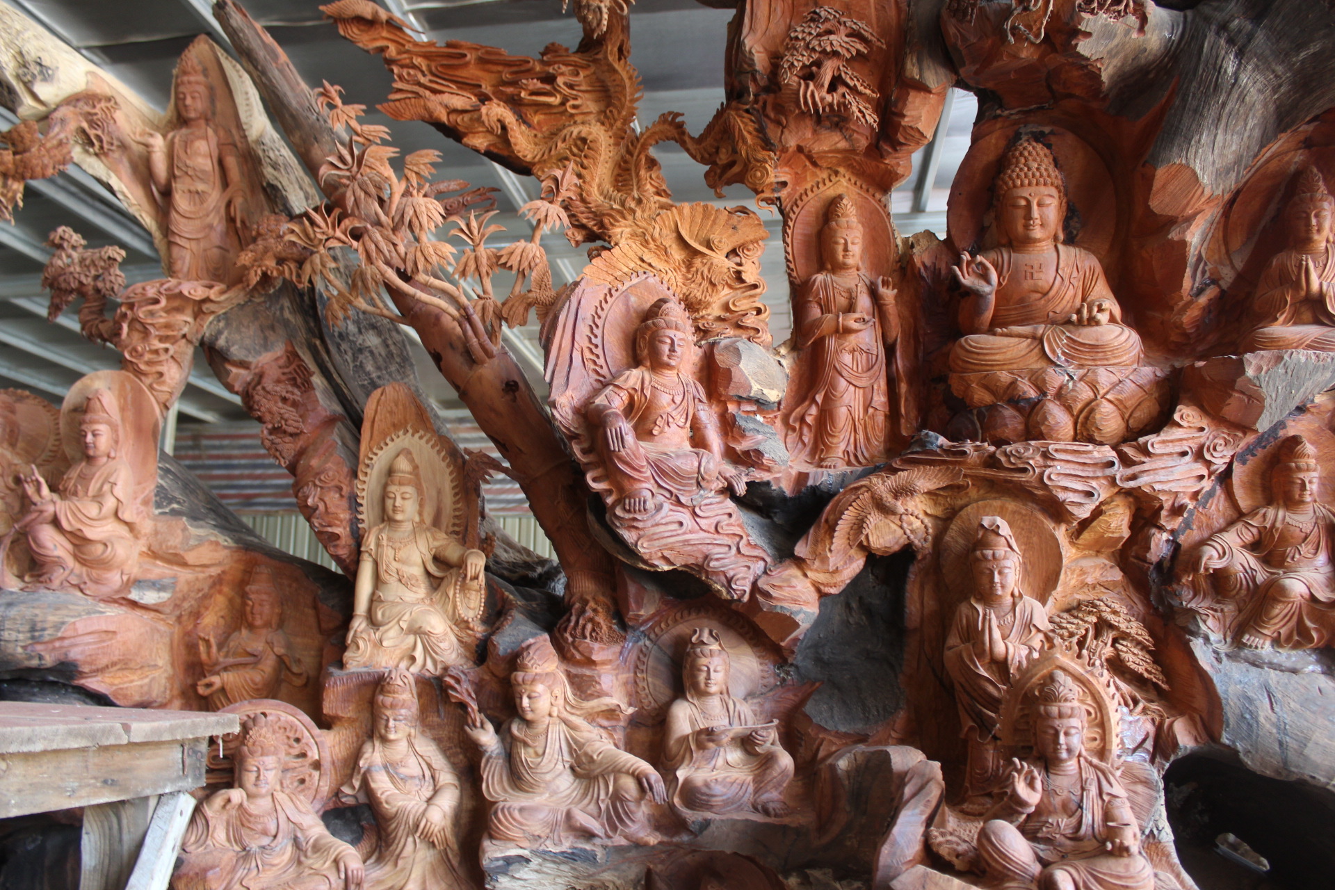 万佛朝宗 厂家直销观音世家 大型根雕木雕工艺礼品