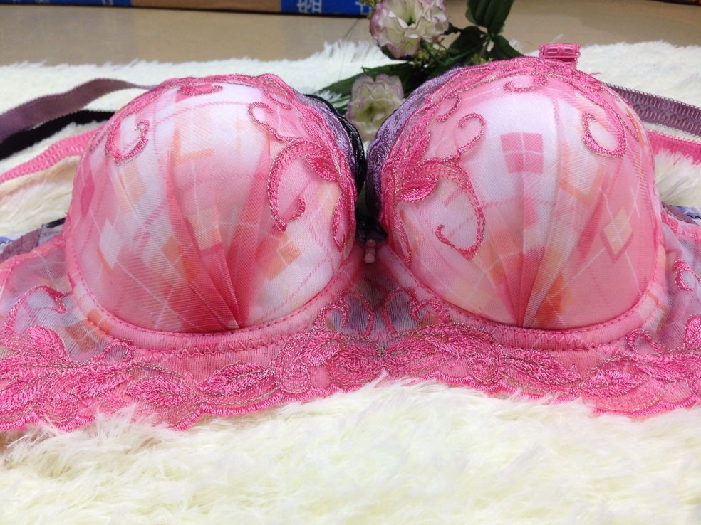 日系深v聚拢三排扣性感调整型印花 绣花收副乳少女文胸内衣