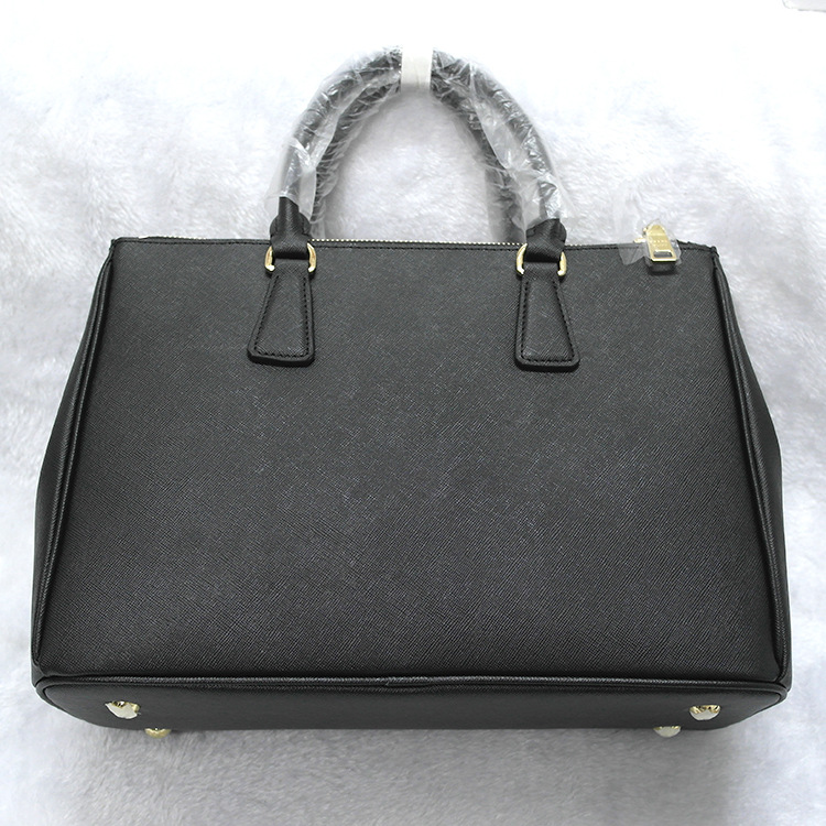 a99 批发一件代发欧美大牌p家碟中谍4莫纳十字纹杀手包 真皮女包