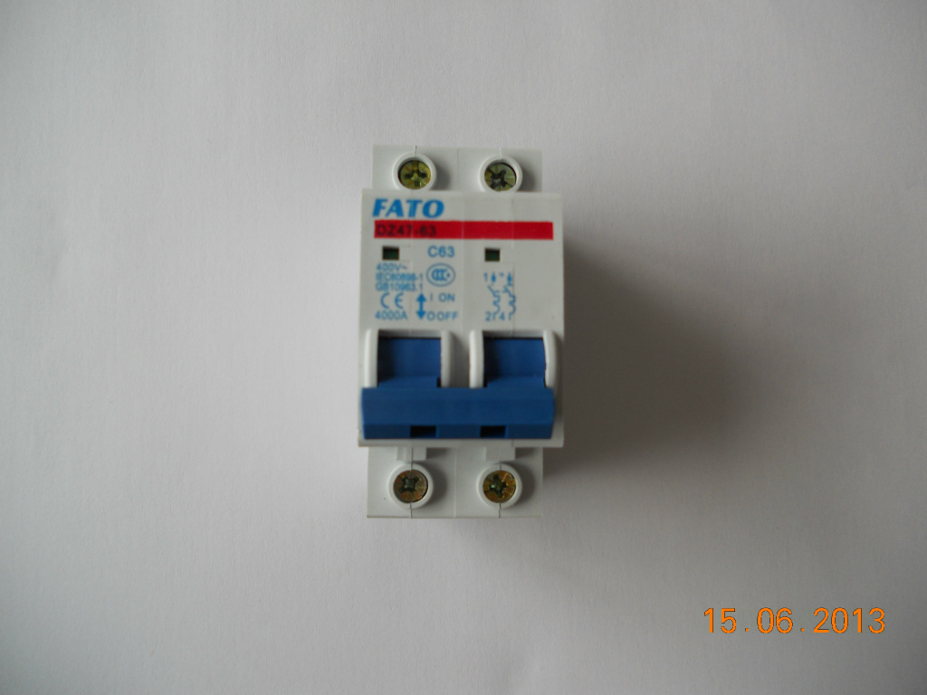 华通低压断路器2p单相空气开关 fato