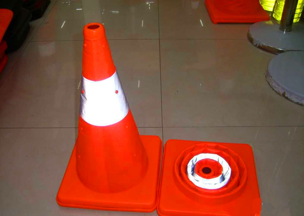 供应伸缩路锥 交通锥 规格齐 价格低 厂家大促销!