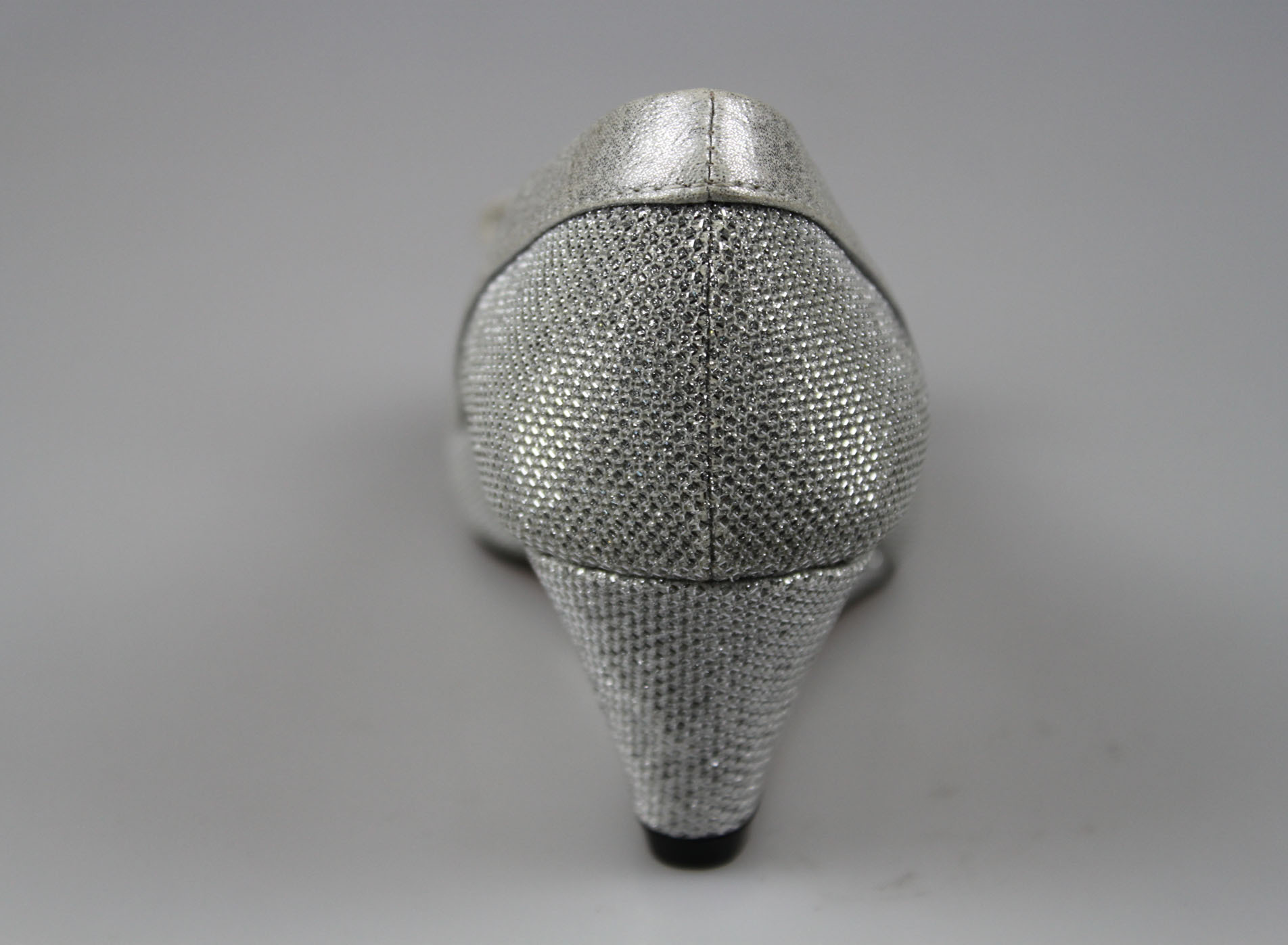 货源类别:订货 最快出货时间:16-30天 鞋跟高度:中跟(3-5cm) 鞋头形状