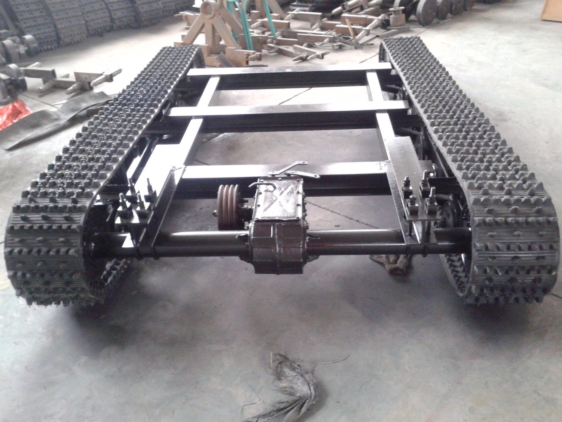 农业机械橡胶履带底盘,履带采用橡胶材质,轮子采用高分子聚乙烯