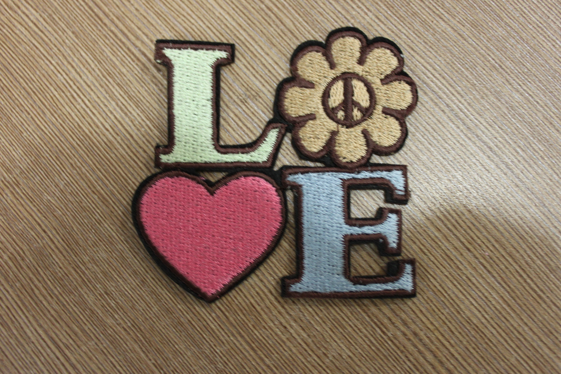 厂家供应布贴绣 电脑绣标 款式新颖 欢迎订购