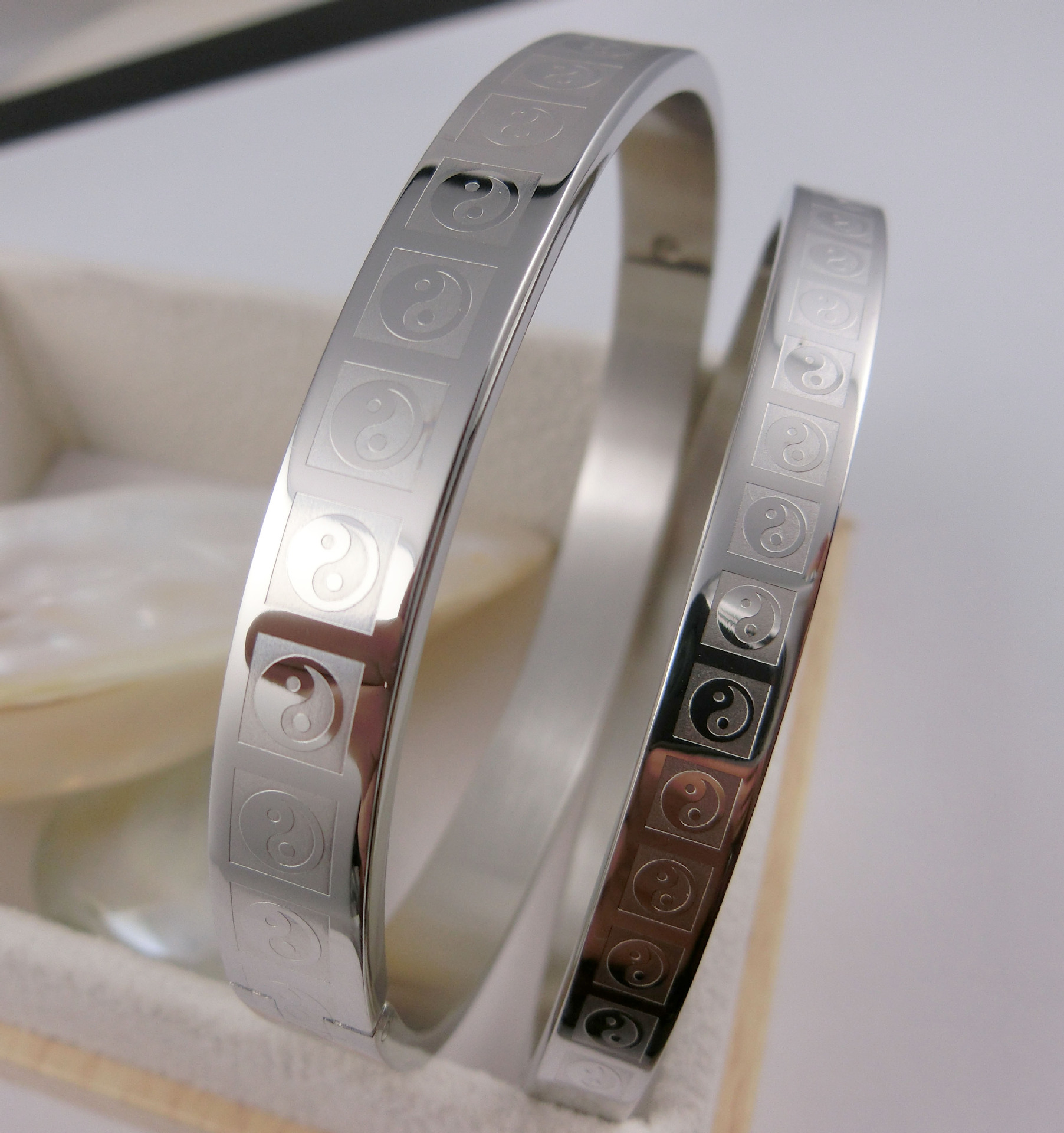 时尚饰品批发 钛钢情侣手镯 太极图案 韩版风