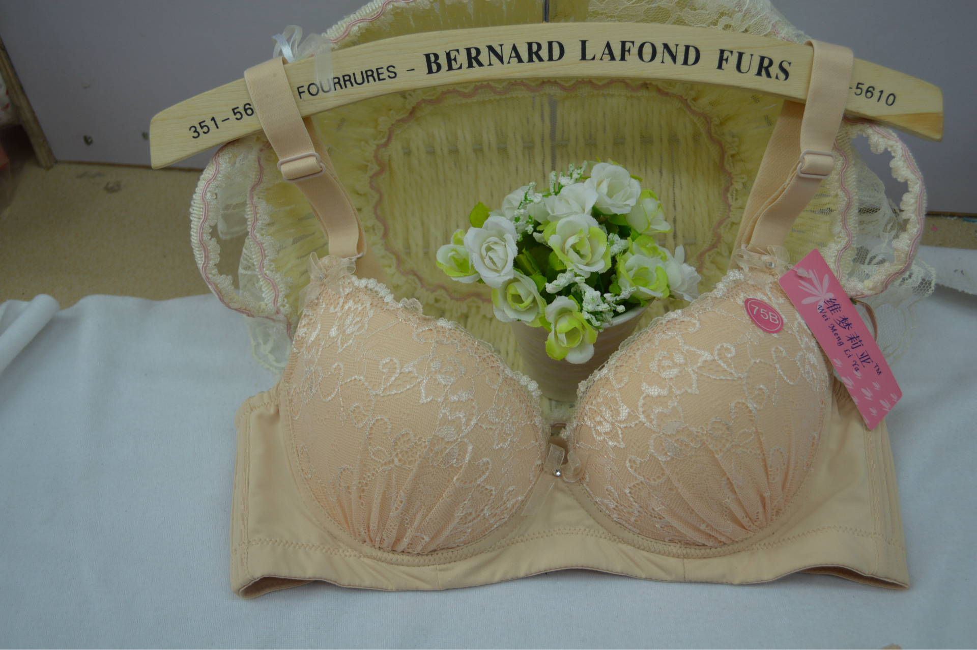 维梦莉亚性感蕾丝女士内衣 薄款纯色调整型文胸套装 聚拢胸罩