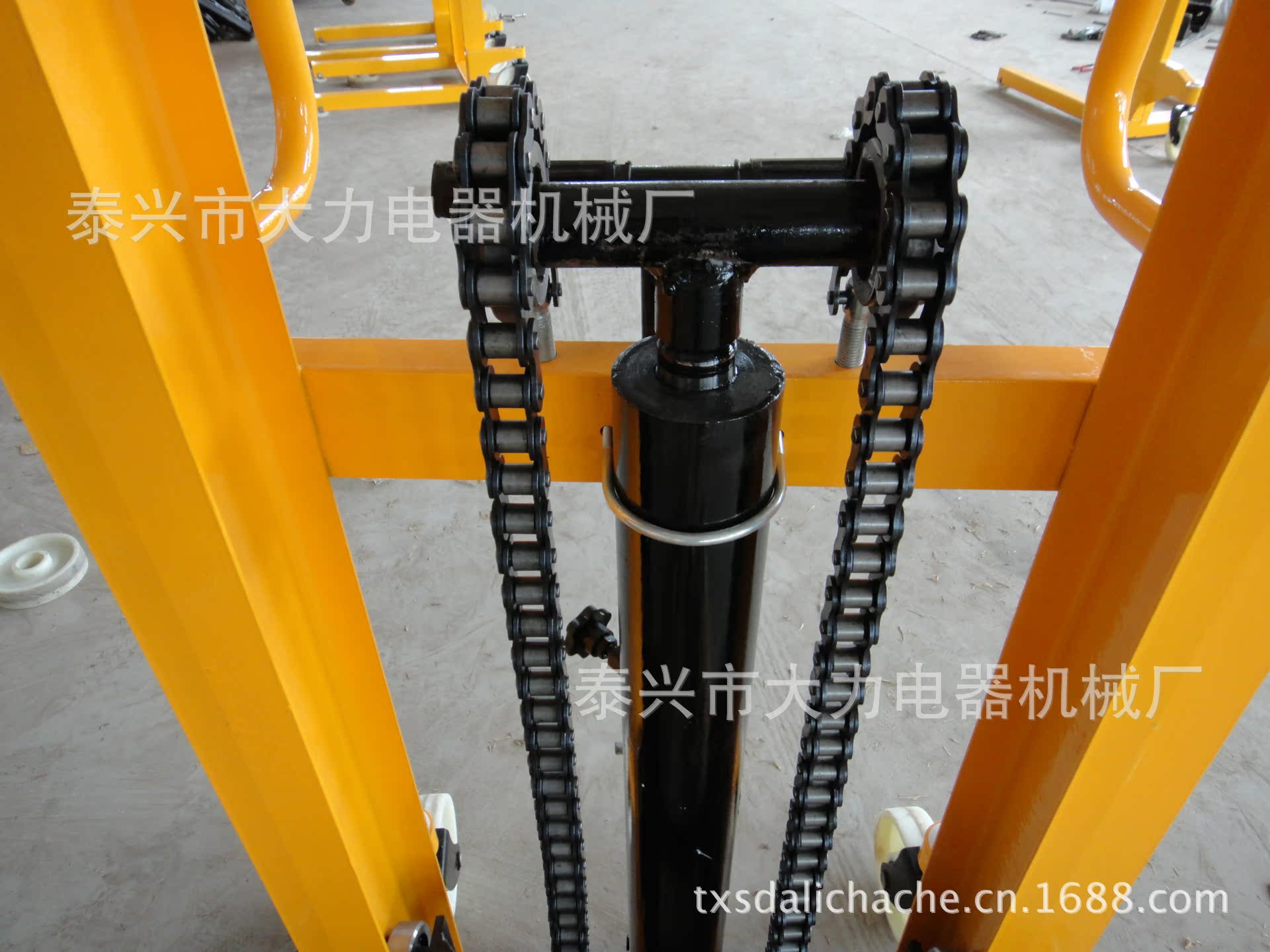 6米手动升高车油缸 液压油泵 液压油缸