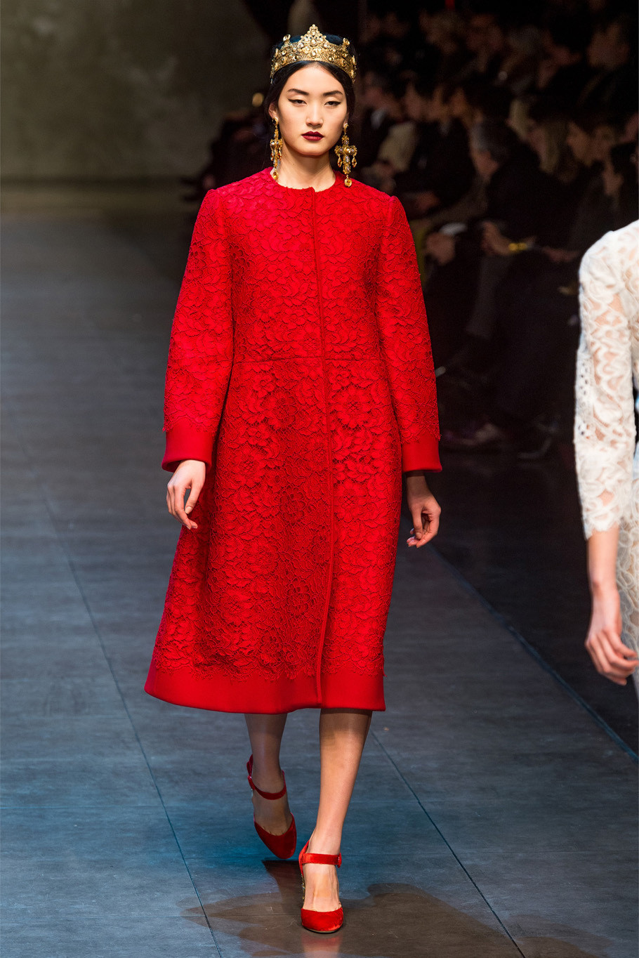 高端 欧美 大牌 秋冬 女装 宝蓝大红色大码重工奢华蕾丝风衣外套