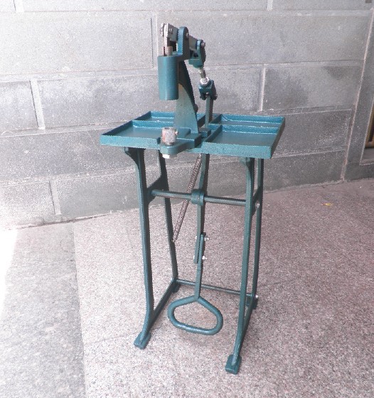 现货批发鸡眼打扣机鸡眼打孔机鸡眼铆钉机手动打扣机脚踩打扣机