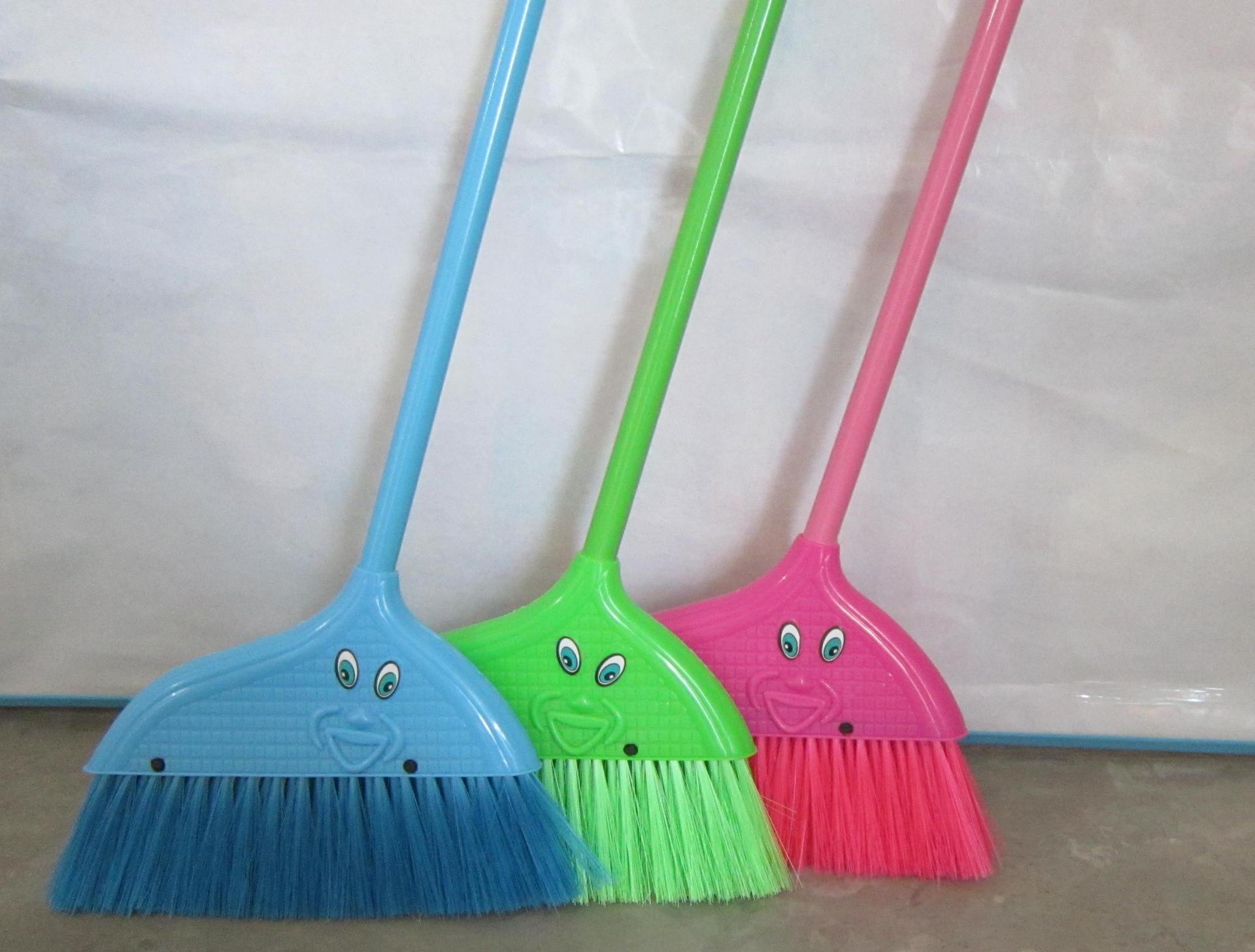 批发采购家用扫把*塑料彩色扫把 持久耐用 价格实惠