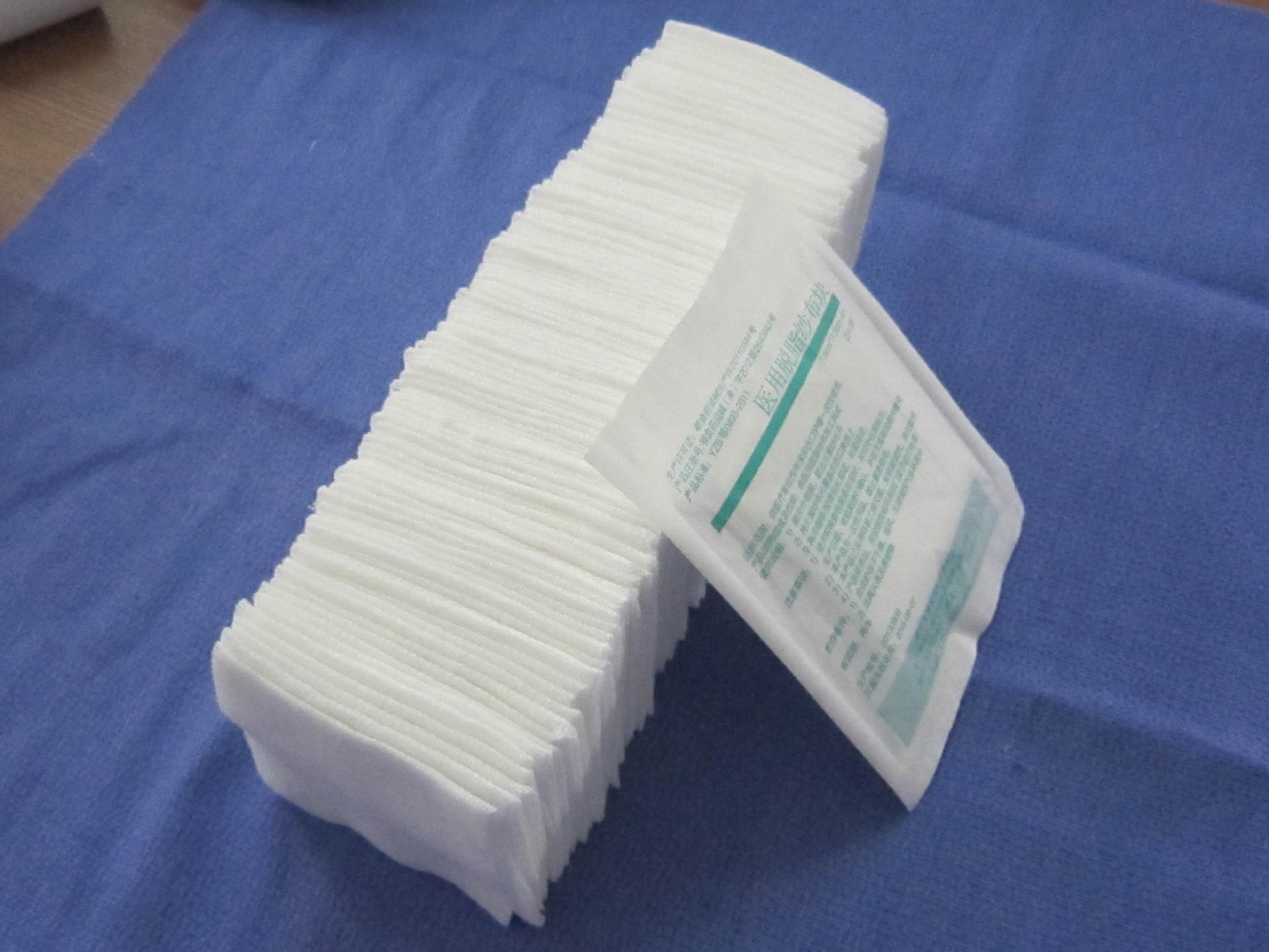 厂家直销,供应质量可靠,精品优质的医用脱脂纱布块7*9-8p