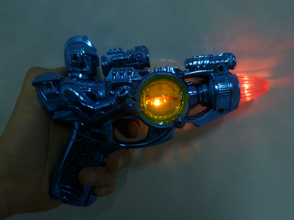 1414 厂家直销 七彩八音枪 炫彩灯光音乐枪 电动枪 机器人玩具枪