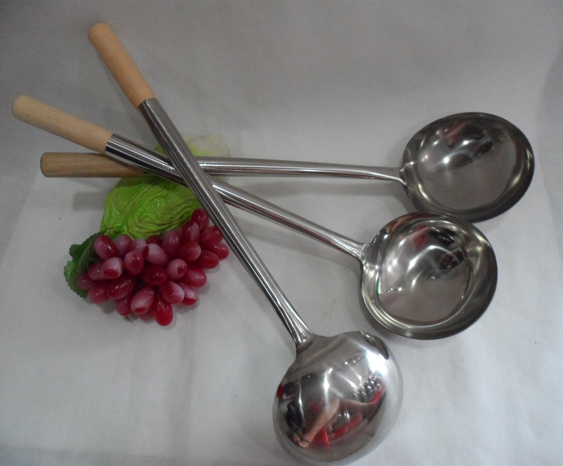 酒店厨房不锈钢用品 木柄厨师大铲汤勺 多种规格铲勺子 一支起批