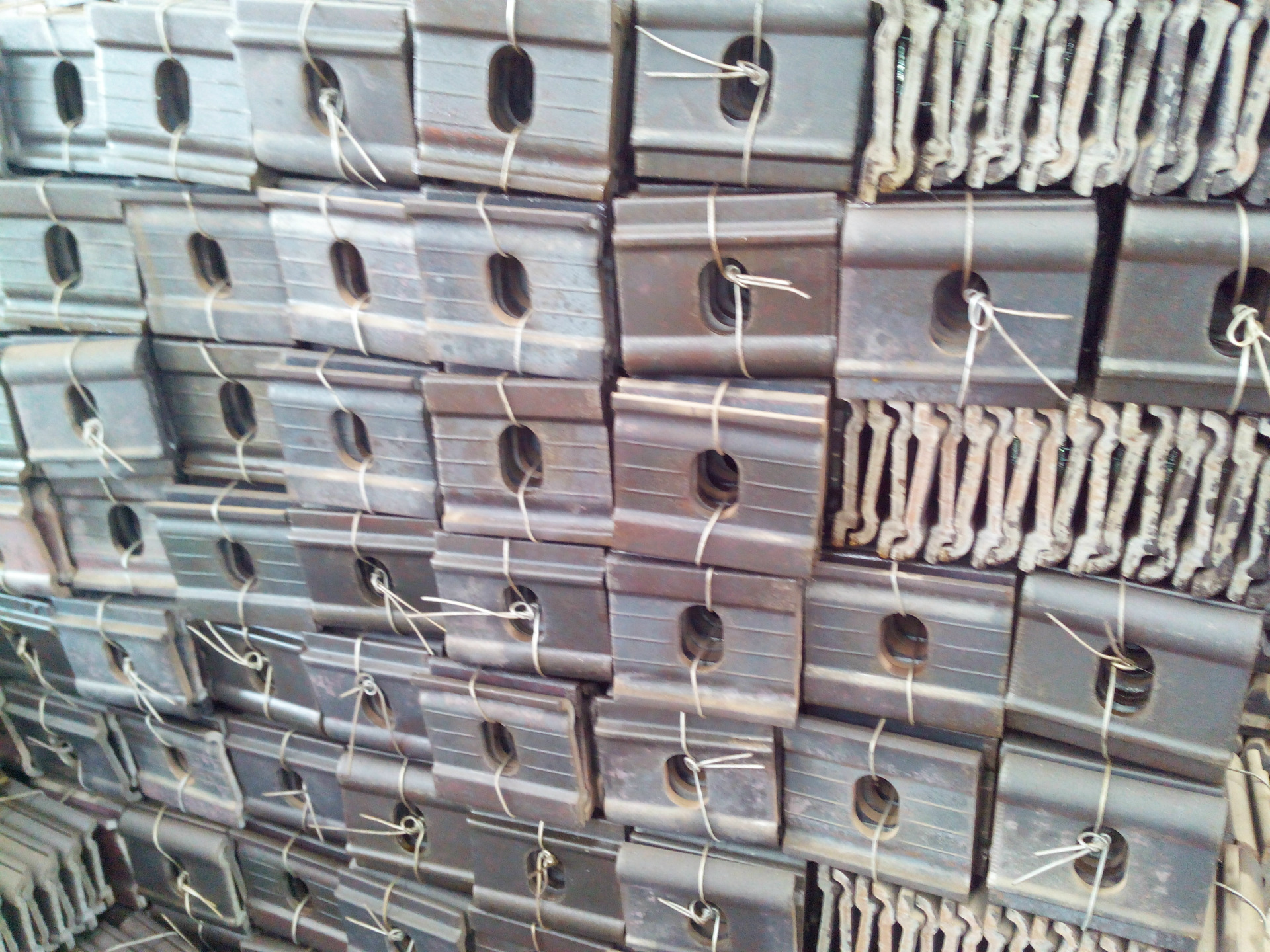 信基铁路供应各种轨距挡板