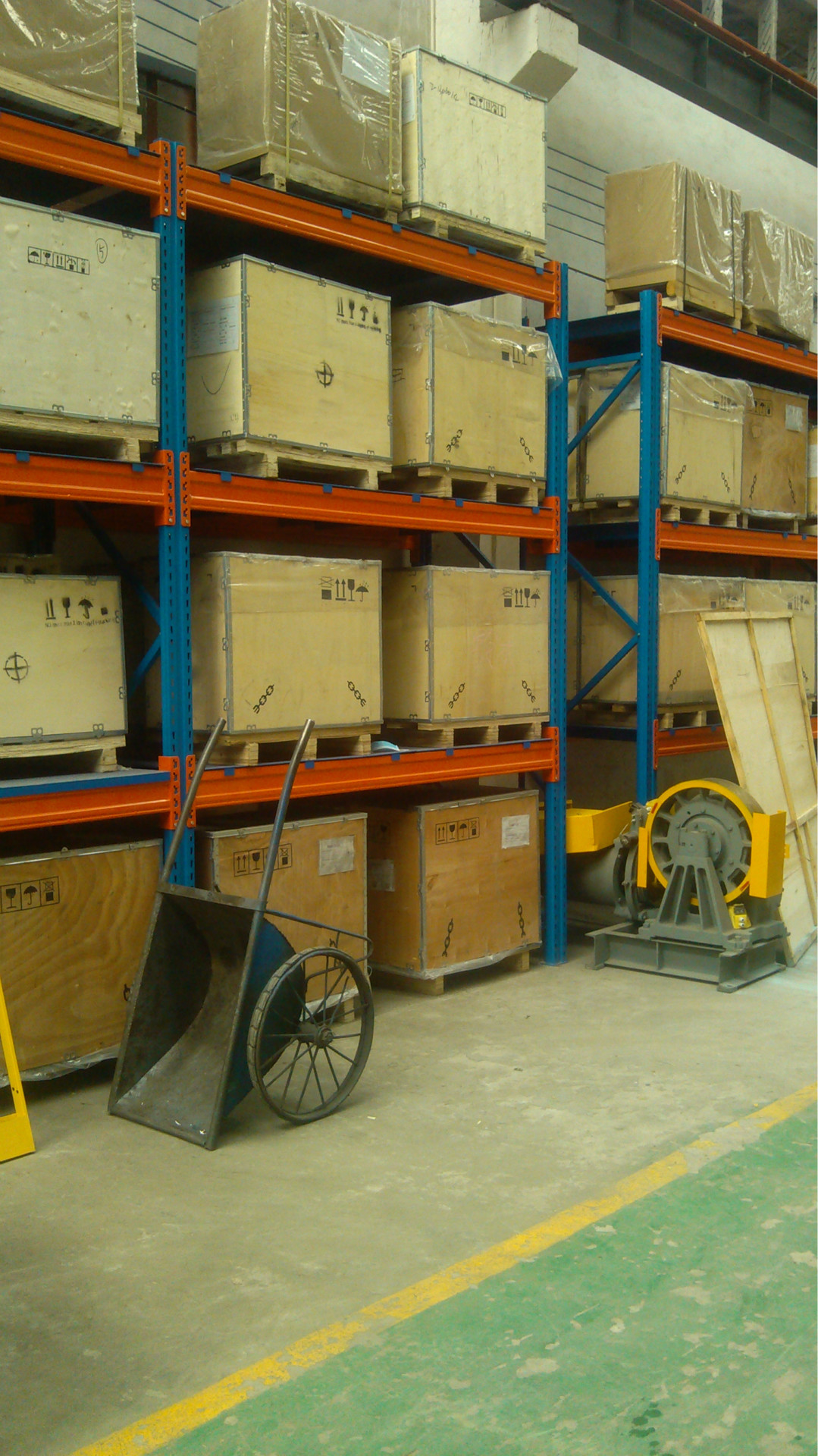 厂家直供横梁式重量型仓库货架,结构科学,易安装