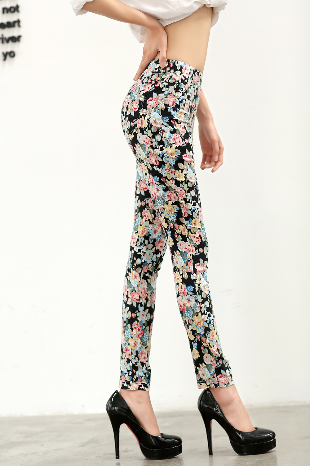 2014新款春夏女式休闲花黑底小花长裤 棉类混纺中腰紧身弹力裤