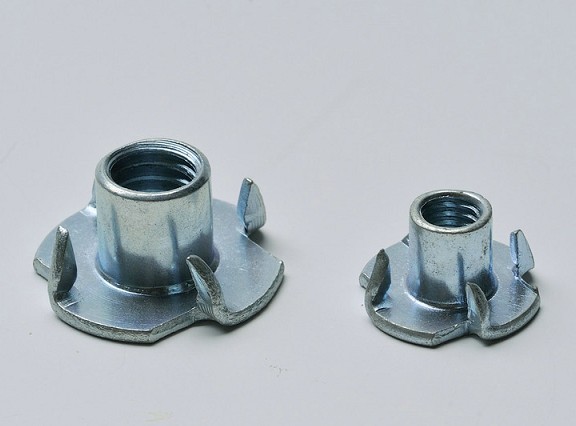供应碳钢镀锌四爪螺母 异型螺母 标准紧固件