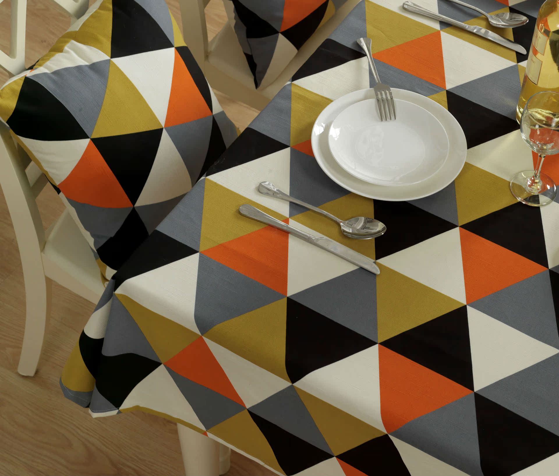 新款餐桌布 现代简约方形全棉帆布格子印花布拉格红餐布 餐桌椅布