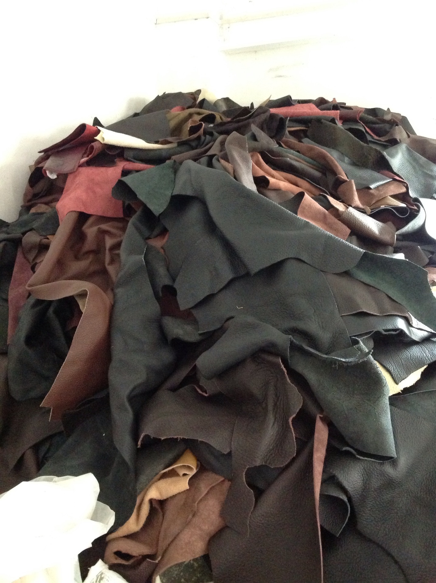 意大利进口家私皮碎皮 现货 每袋一色 全掌以上