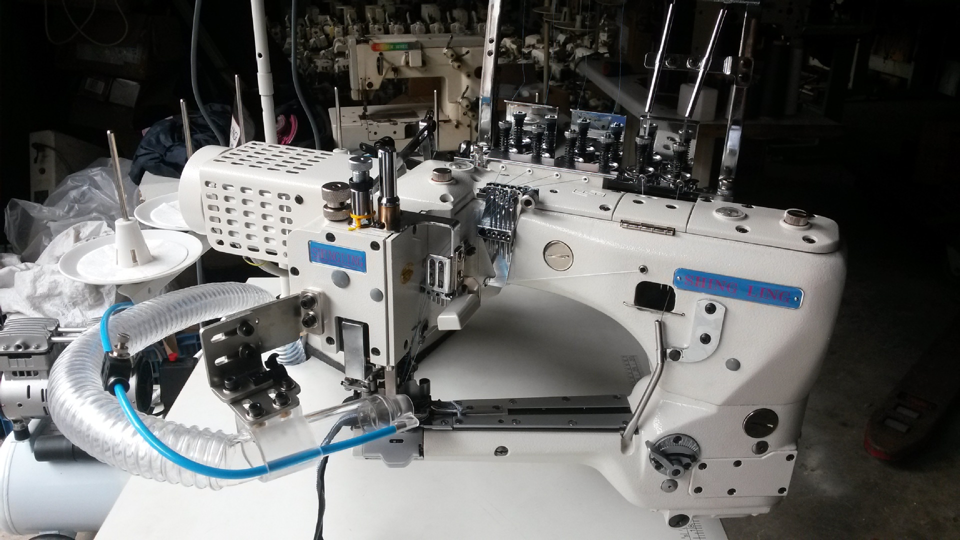 星菱四针六线双切拼缝机