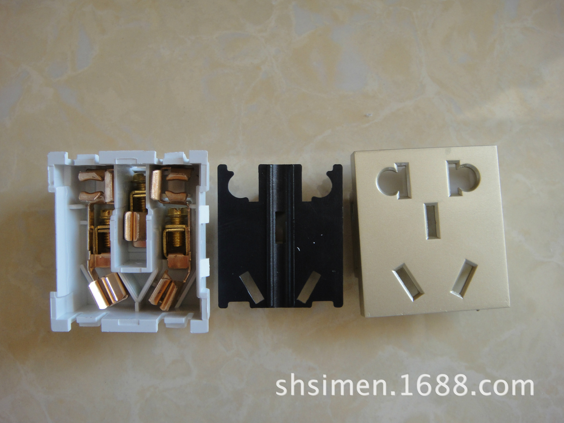 shsimen西蒙:插座采用国标磷青铜一体冲压