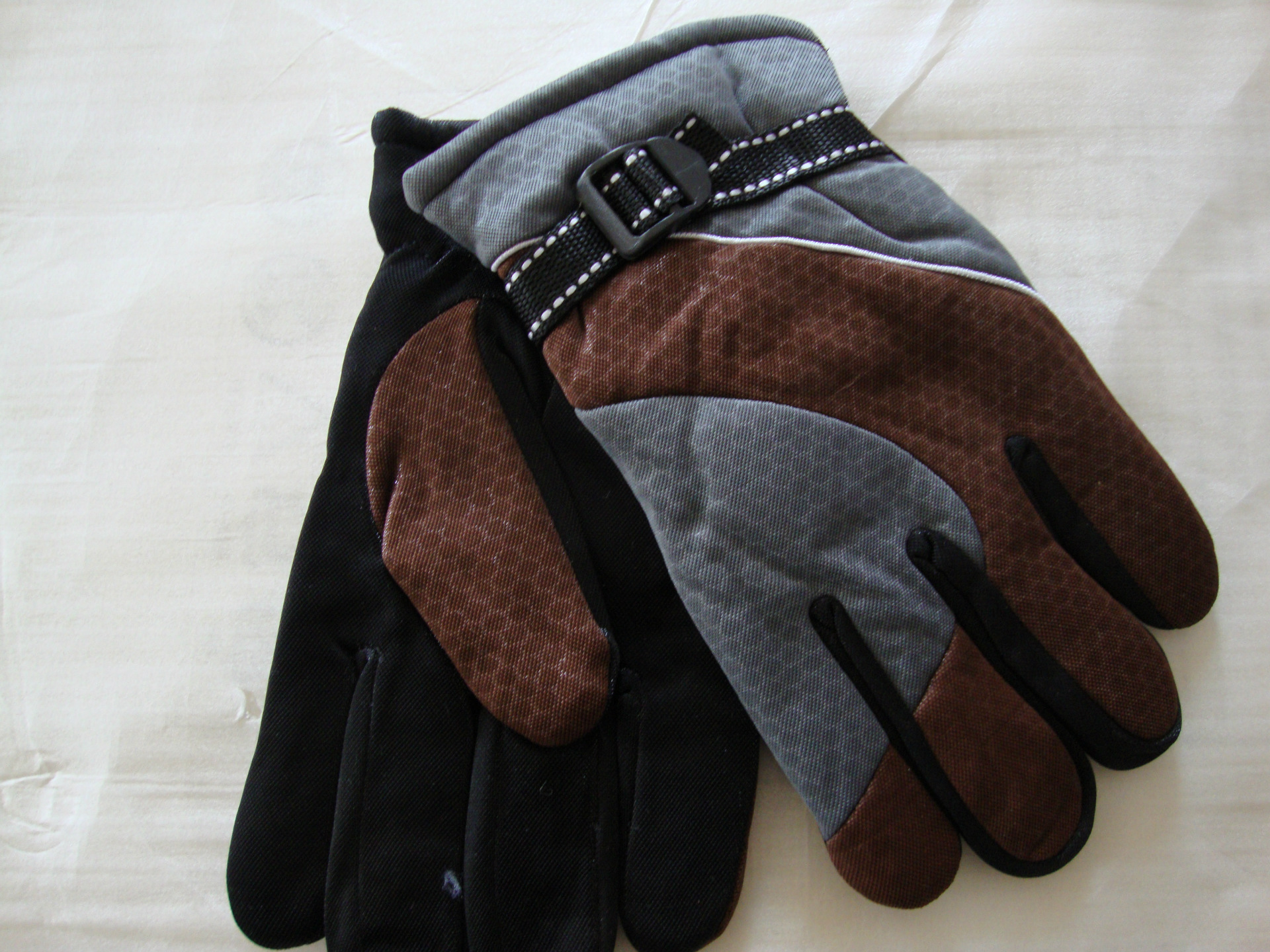 男士蜂窝布拼接运动休闲保暖时尚手套