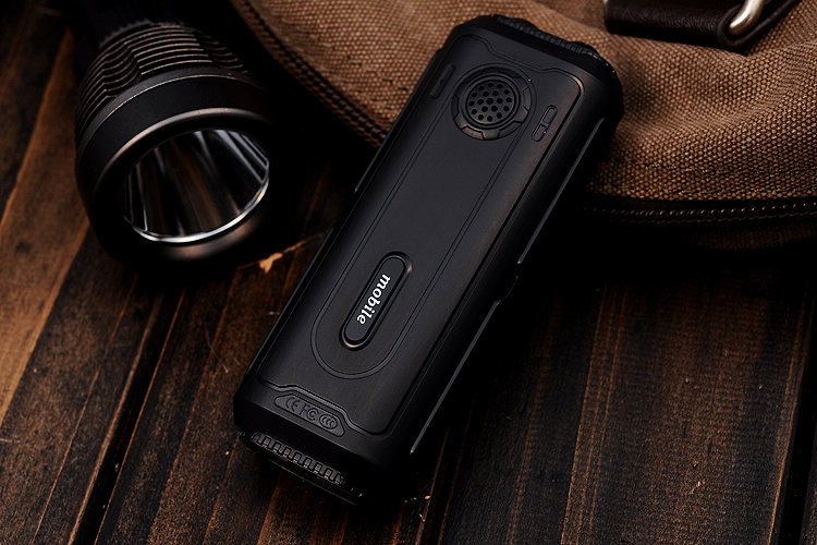 户外必备三防手机超强光手电筒老年人手机可插小卡大声音移动电源