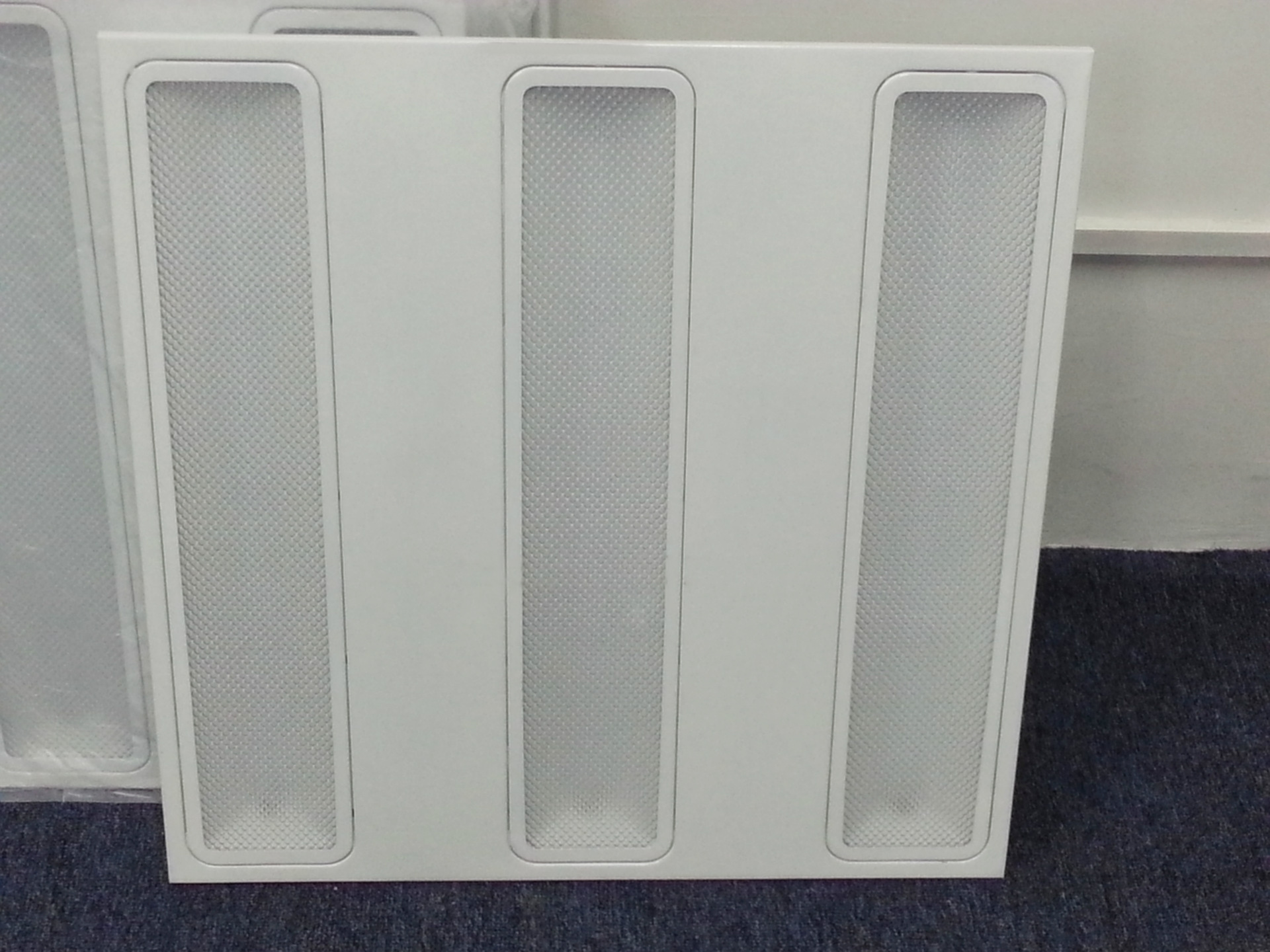 led格栅灯600x600嵌入式全套灯盘灯架贴片带光源办公厂房工程装修