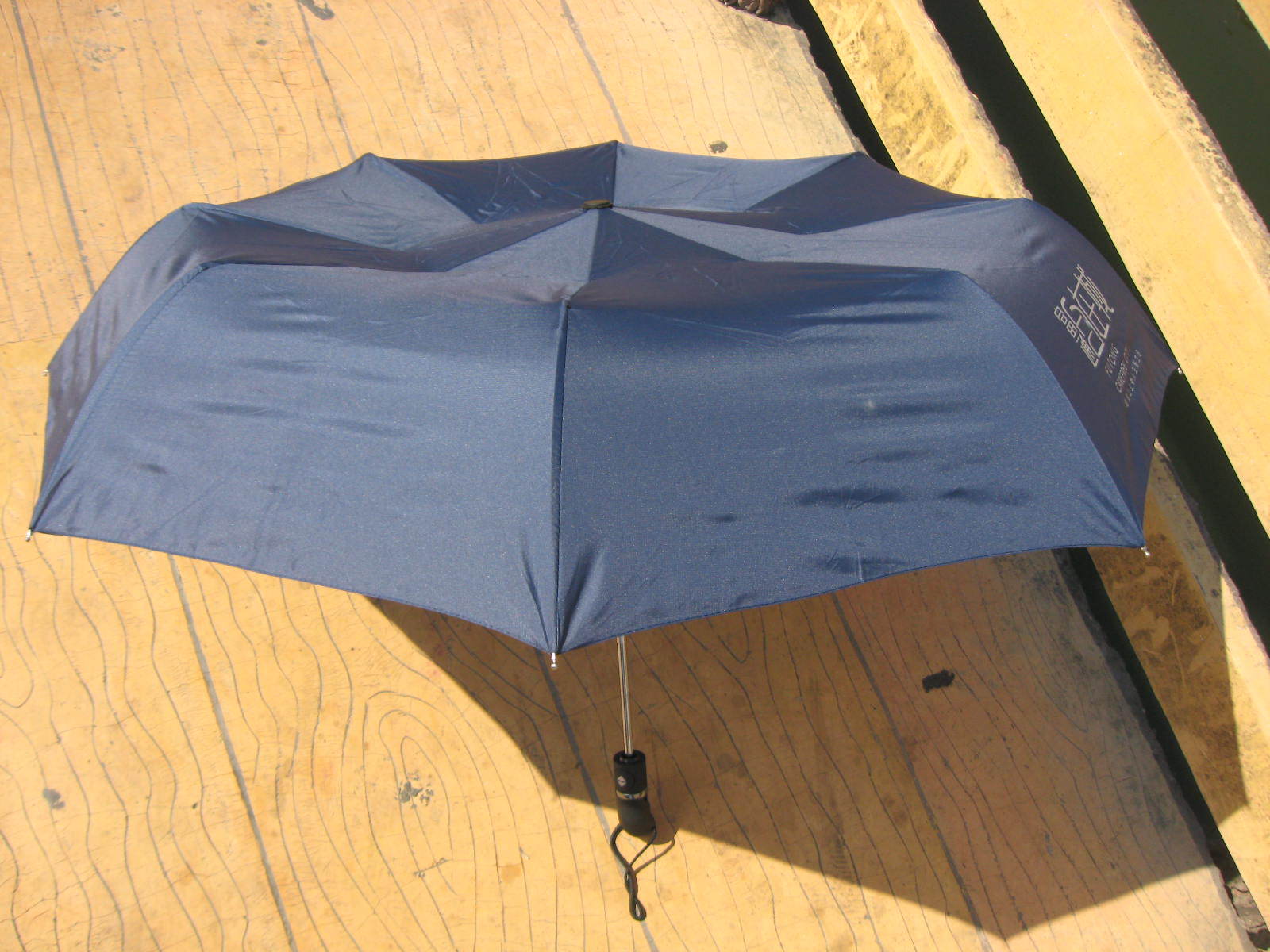 厂家直销 23寸三折全自动伸缩雨伞 可加印logo高档雨伞高品质雨伞图片