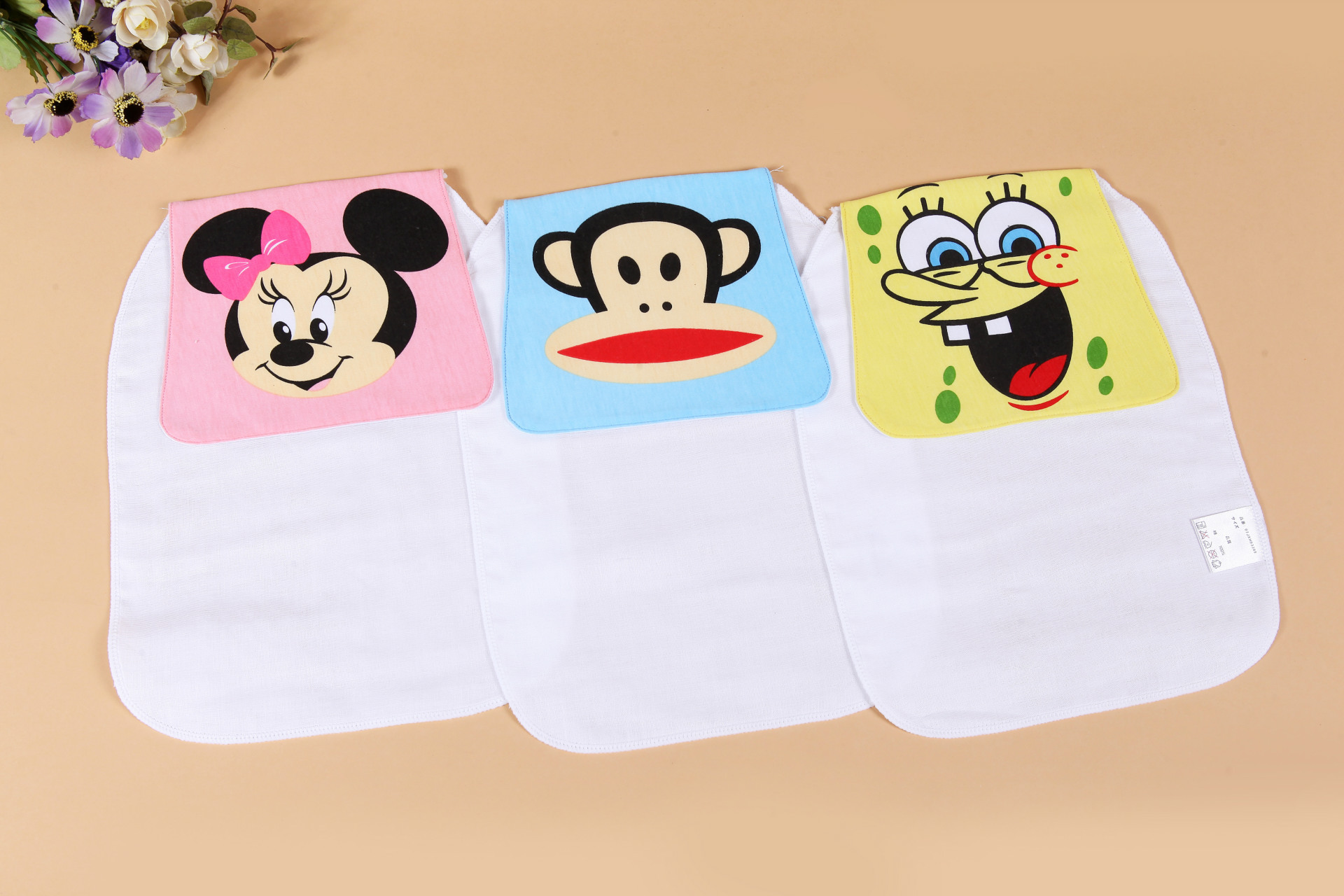 千趣会卡通四层加大纱布吸汗巾垫背巾 防水宝宝隔汗巾 三角巾批发