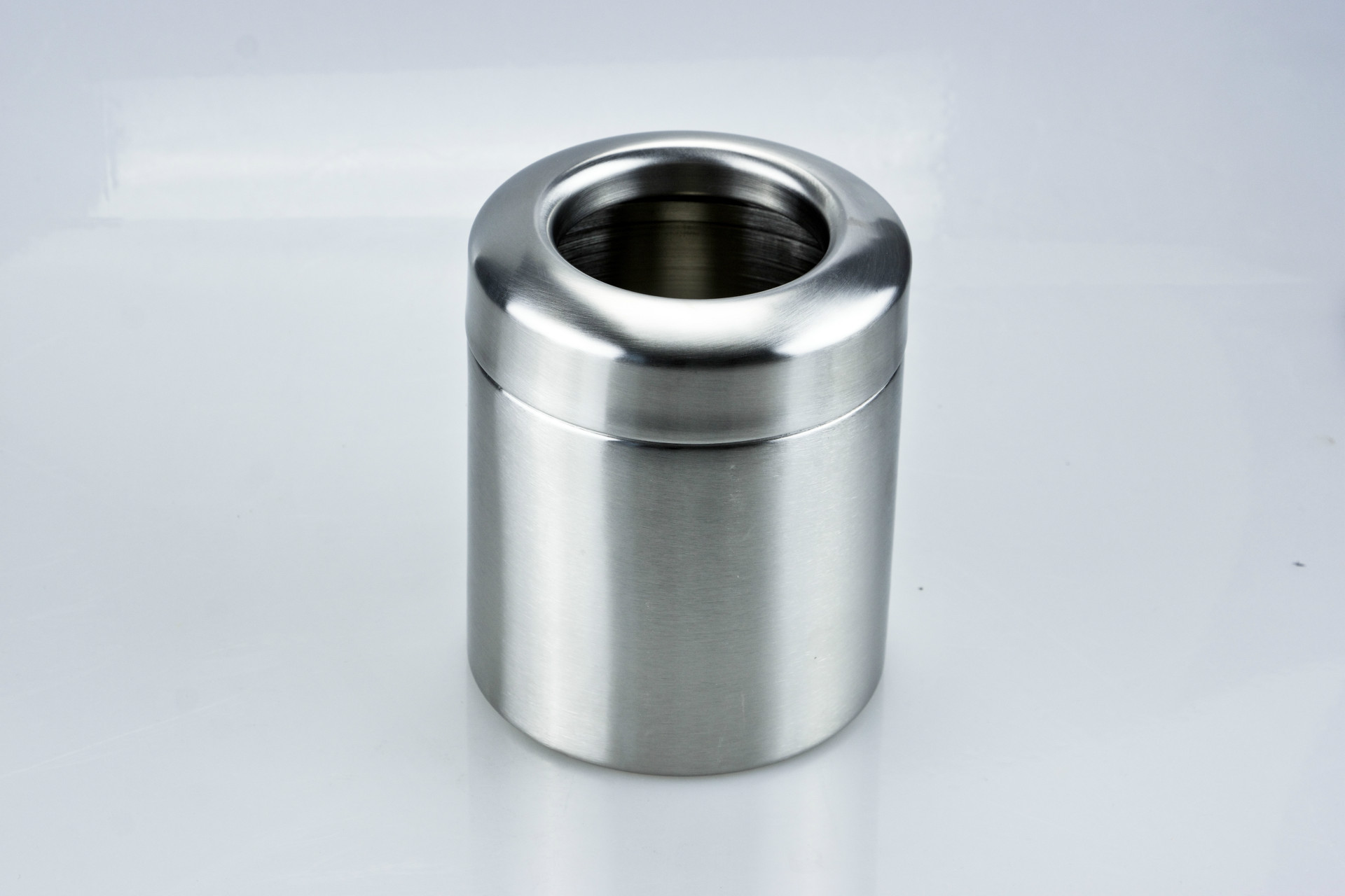 盼家厨具进口不锈钢材质桌上卫生桶圆柱形卫生桶