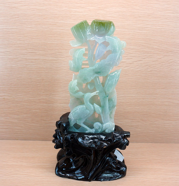 饰品,工艺品,礼品 其他工艺品 玉石工艺品 紫罗兰翡翠玉荷花雕刻摆件