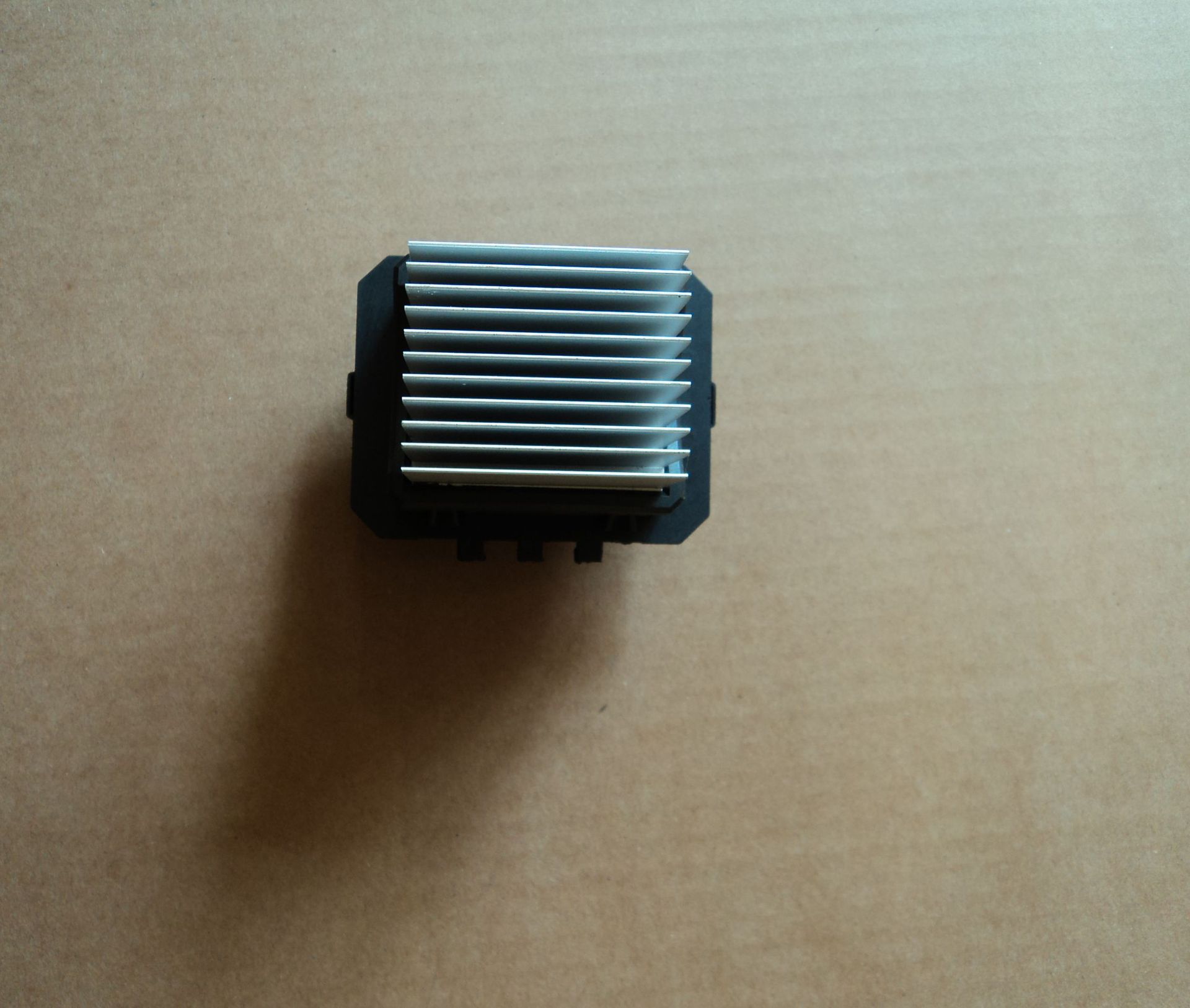 厂家供应 逍客鼓风机电阻 77012098501 汽车配件