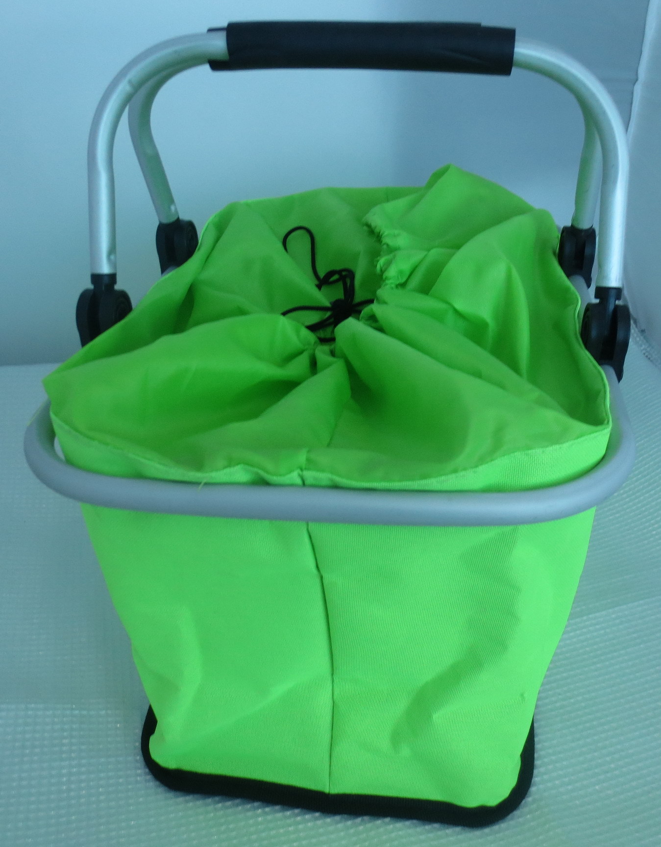 双柄绿色内衬折叠篮侧面照