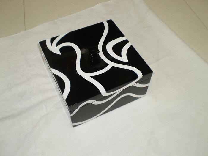 泰美家 进口漆器黑面白纹收纳盒(大)