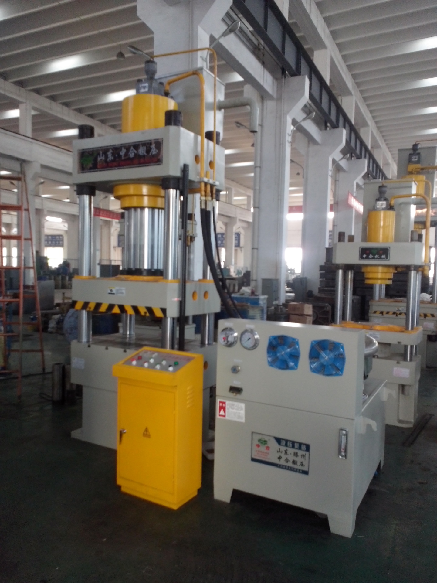 供应yq32-200t液压机,250t油压机,315t压力机